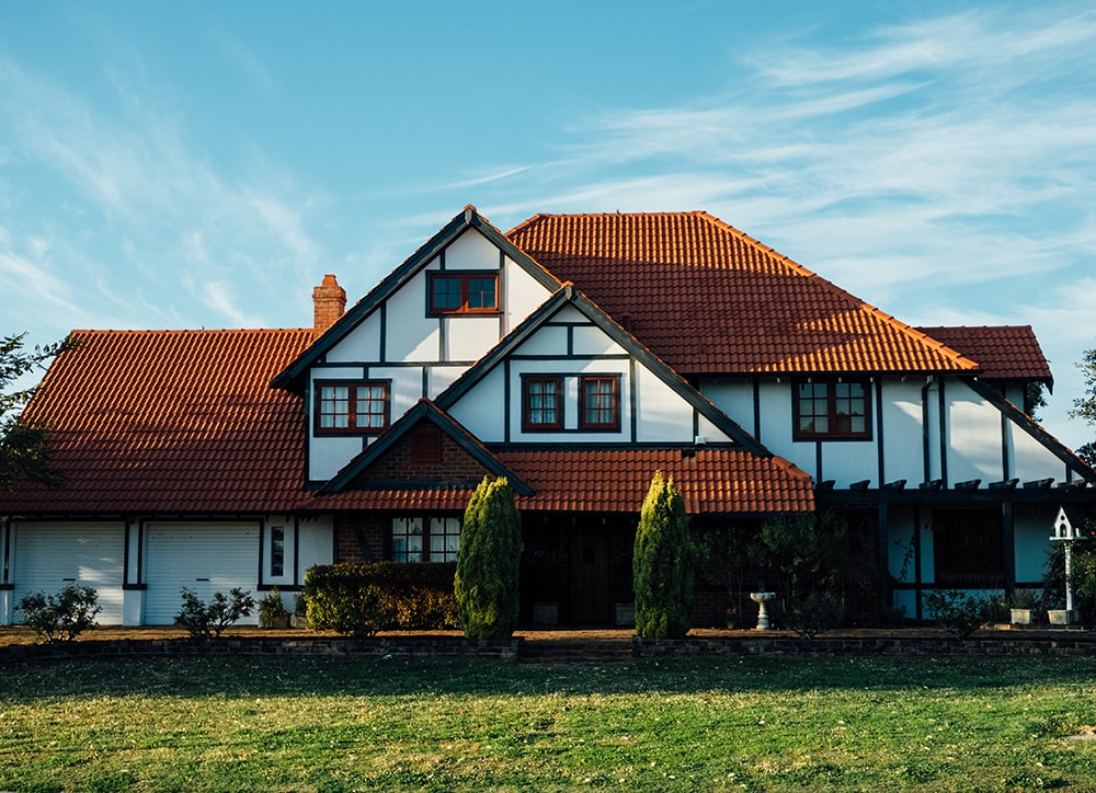 Villa moderna con vista lago